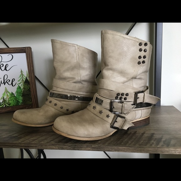 Not Rated Shoes - White/Cream Moto Boots from Buckle . Size 9.